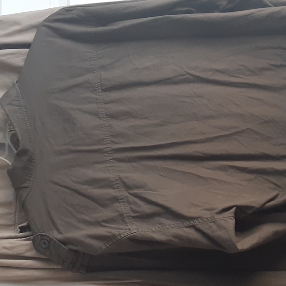 2 button down front pocket shirts - Picture 3 of 5